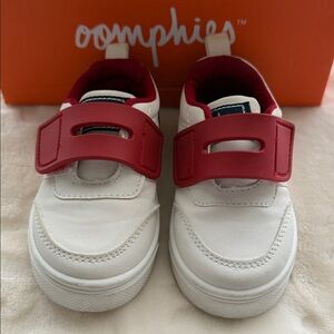 Oomphies Devon White